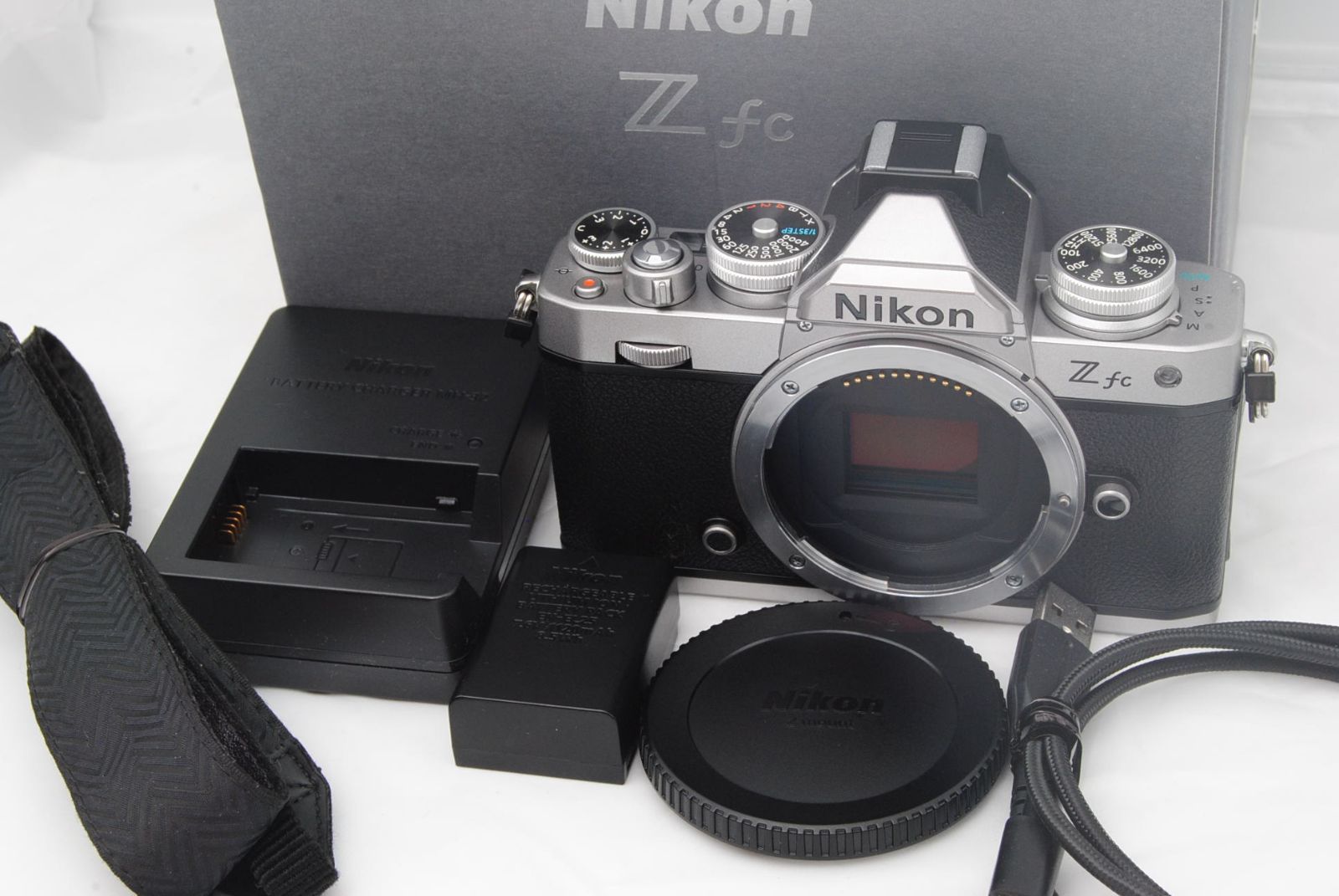 【極美品】Nikon Zfc ボディ シルバー【箱付き】 Zシリーズ（Nikon） [新品]Nikon ニコン Zfc ボディ シルバー