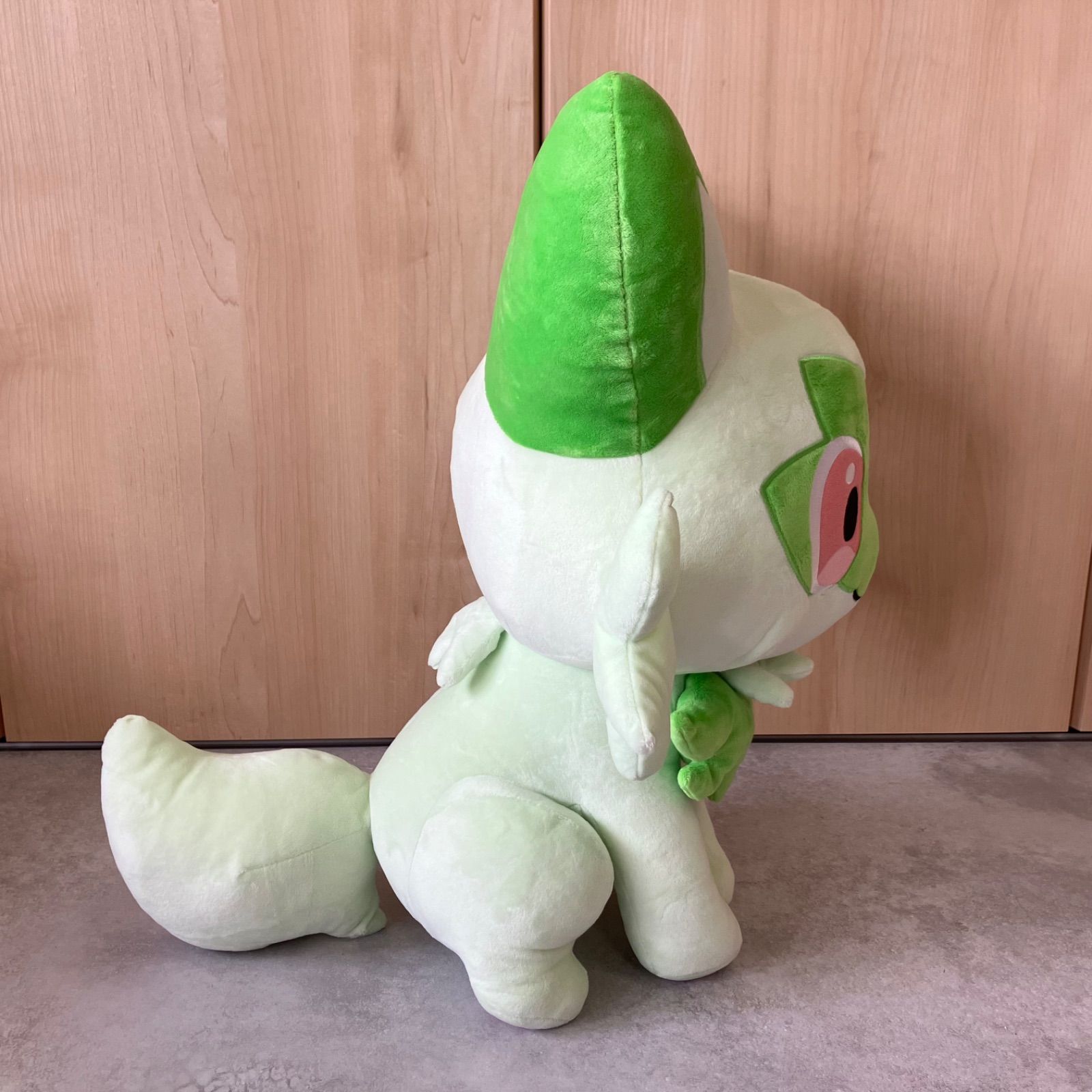 ニャオハ　等身大ぬいぐるみ　ポケモンセンター Amazon.co.jp: ポケモンセンターオリジナル ぬいぐるみ 等身大