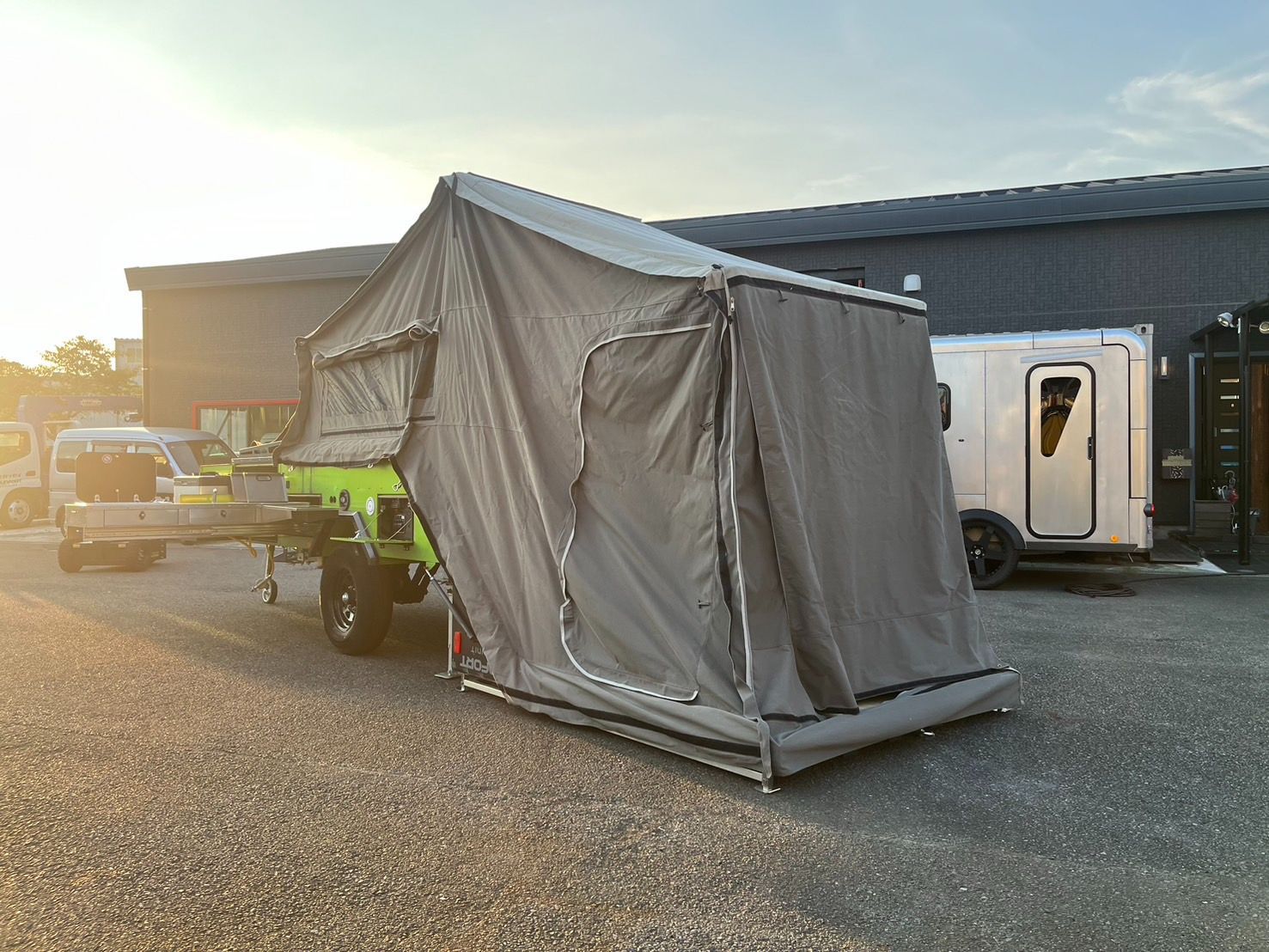 テント展開型トレーラー ナンバー登録不可