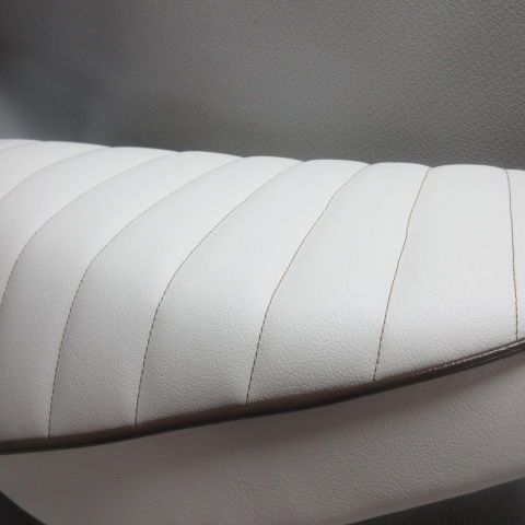AF27.AF28ディオ用カスタムシート　茶色/白（タックロール） Yahoo!オークション -「dio af27 zx」(シート) (パーツ)の落札