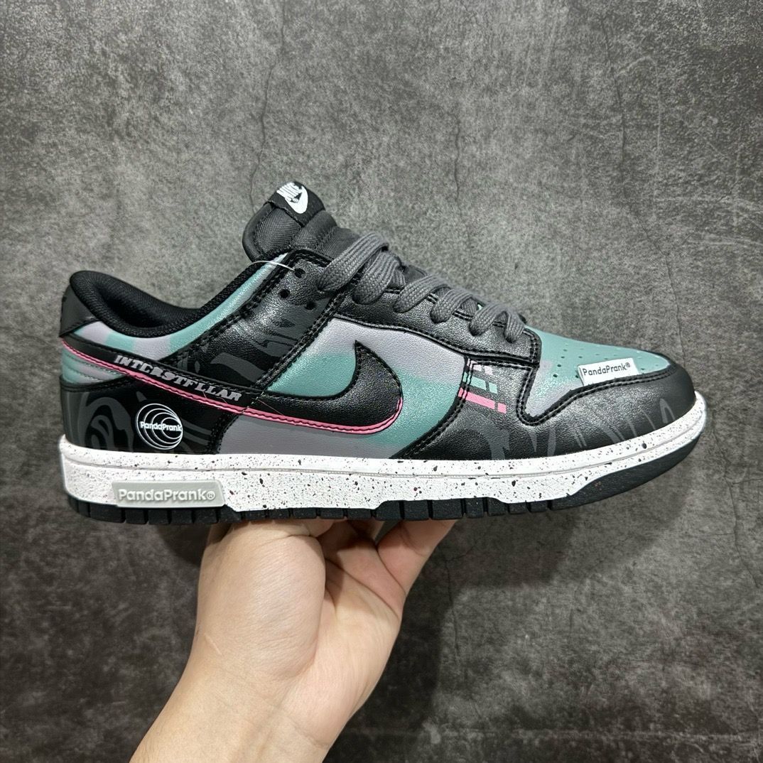 Nike SB Dunk Low スニーカー[新品未使用] 大特価???即購入??新品箱付 未使用 Nike SB Dunk Low【並行輸入
