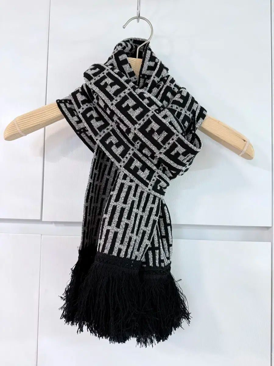 希少VINTAGE / FENDI ウール100% ワンポイント　ウールマフラー FENDI(フェンディ) / タグ解れ有/MADE IN ITALY/マフラー/ウール
