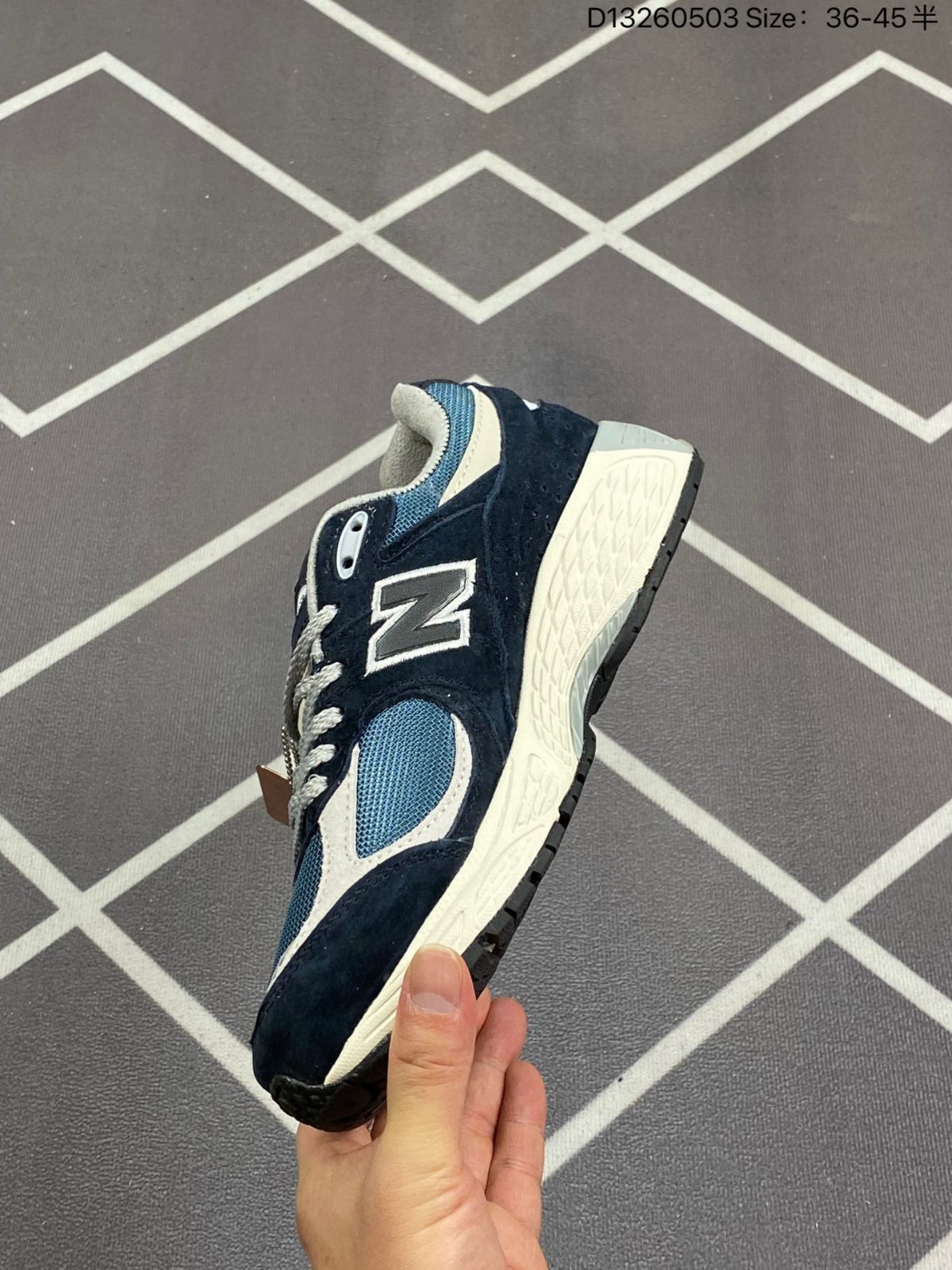 新品ニューバランス スニーカー New Balance 2002R M2002RNB