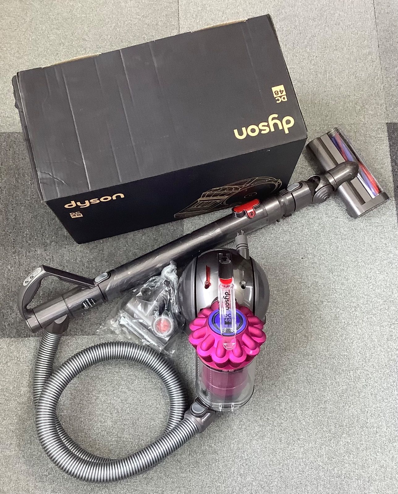 Dyson ダイソン 工場 DC48 コード式 新古品。極美品‼︎ （新品ではない