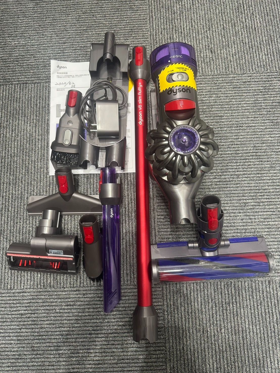 dyson v8 slim fluffy+ 掃除機 本体とアタッチメント Dyson V8 Slim™ Fluffy Black (SV10K EXT BK) | 掃除機