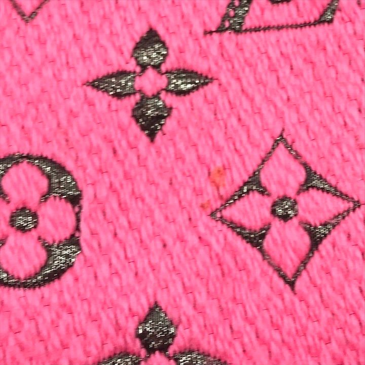 ルイヴィトン ピンク ロゴ入り マフラー 良品 LOUISVUITTON ルイヴィトン モノグラム エシャルプ ロゴ