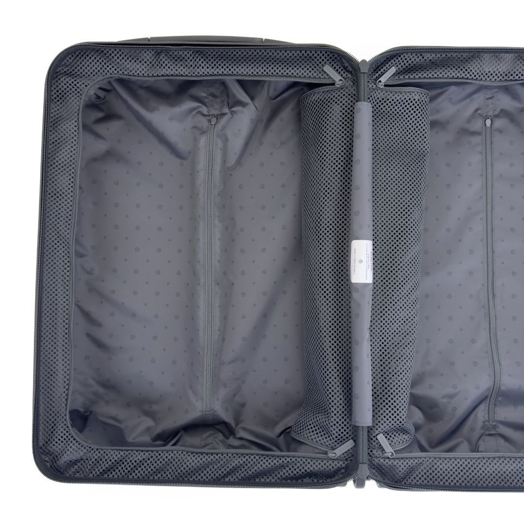 未使用級】RIMOWA リモワ ESSENTIAL LITE エッセンシャルライト