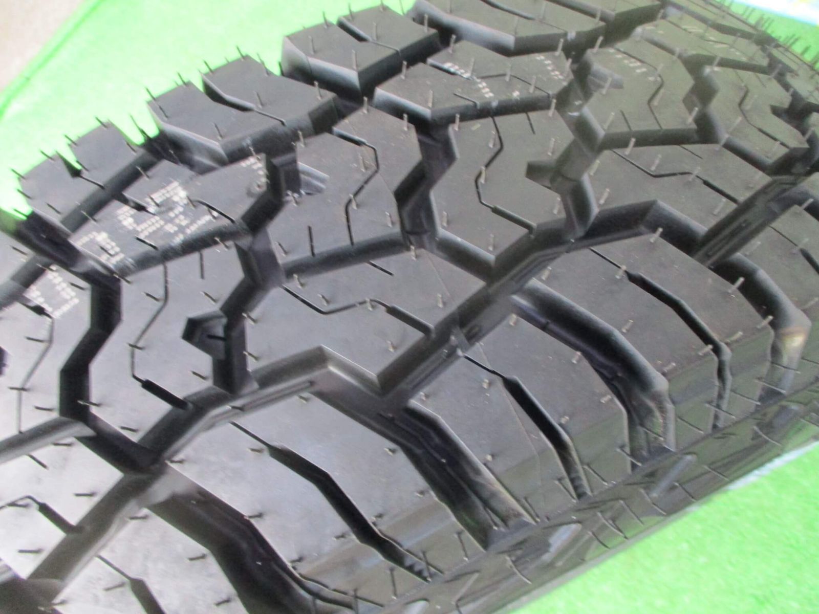 ジムニーシエラ用 中古15インチセット！　マッドクロスJB-01　6.0J-16　+0　5H139.7　195/80R15　ジオランダーX-AT付き　展示未使用品4本セット！