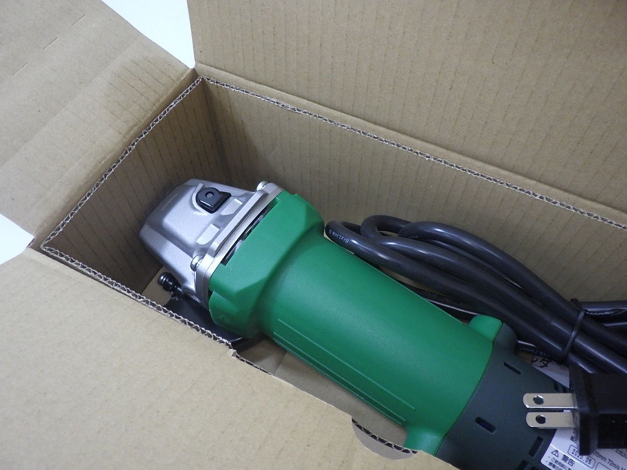 人気アイテムお得に購入。 富士製砥 100mm電気ディスクグラインダ HDR-1000R 二重絶縁 電動工具 研磨機 箱に傷みあり 開封のみ ♥品