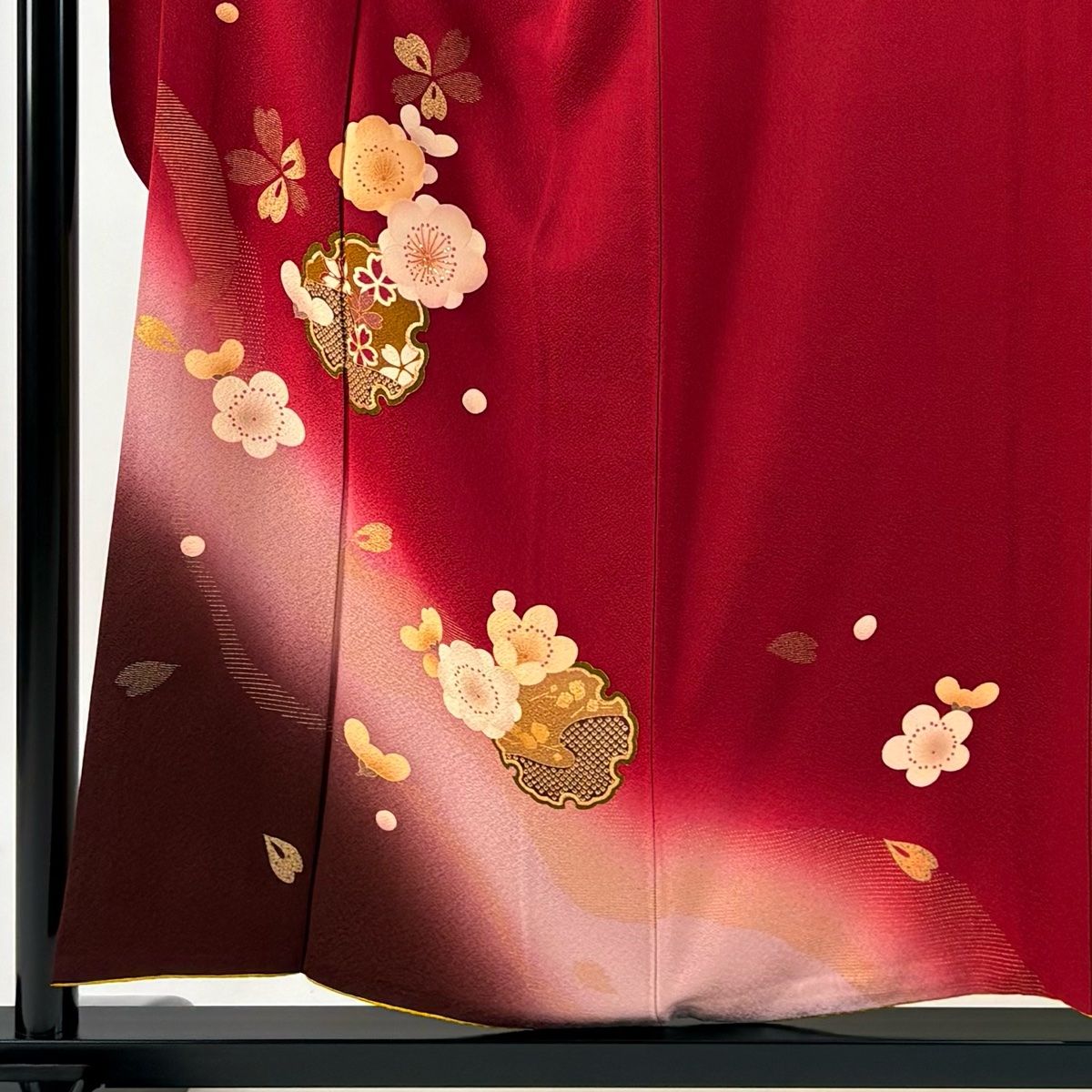 振袖 身丈156cm 裄丈62.5cm S 袷 やまと 雪輪 梅 箔 金彩 えんじ色 正絹 秀品