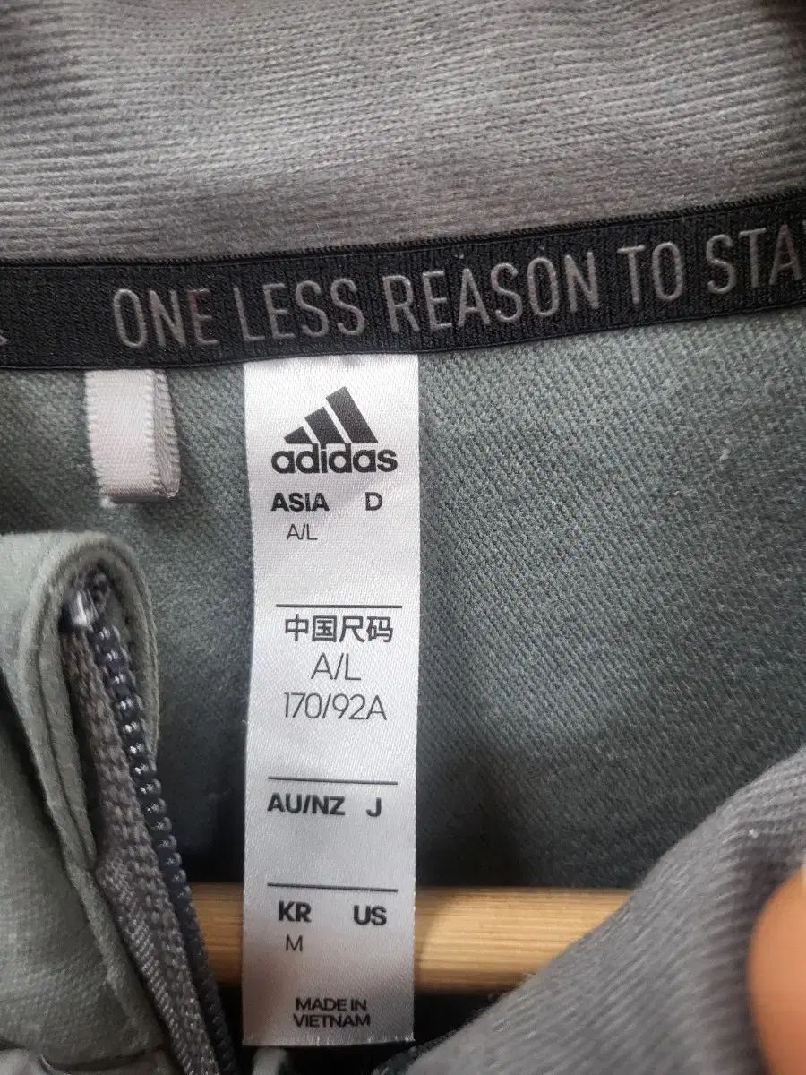 adidas アディダス