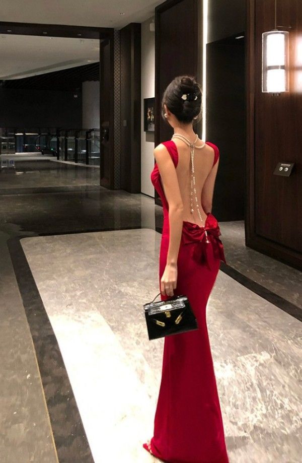 セクシーバックリボン真っ赤なロングドレスパーティーにぴったり
