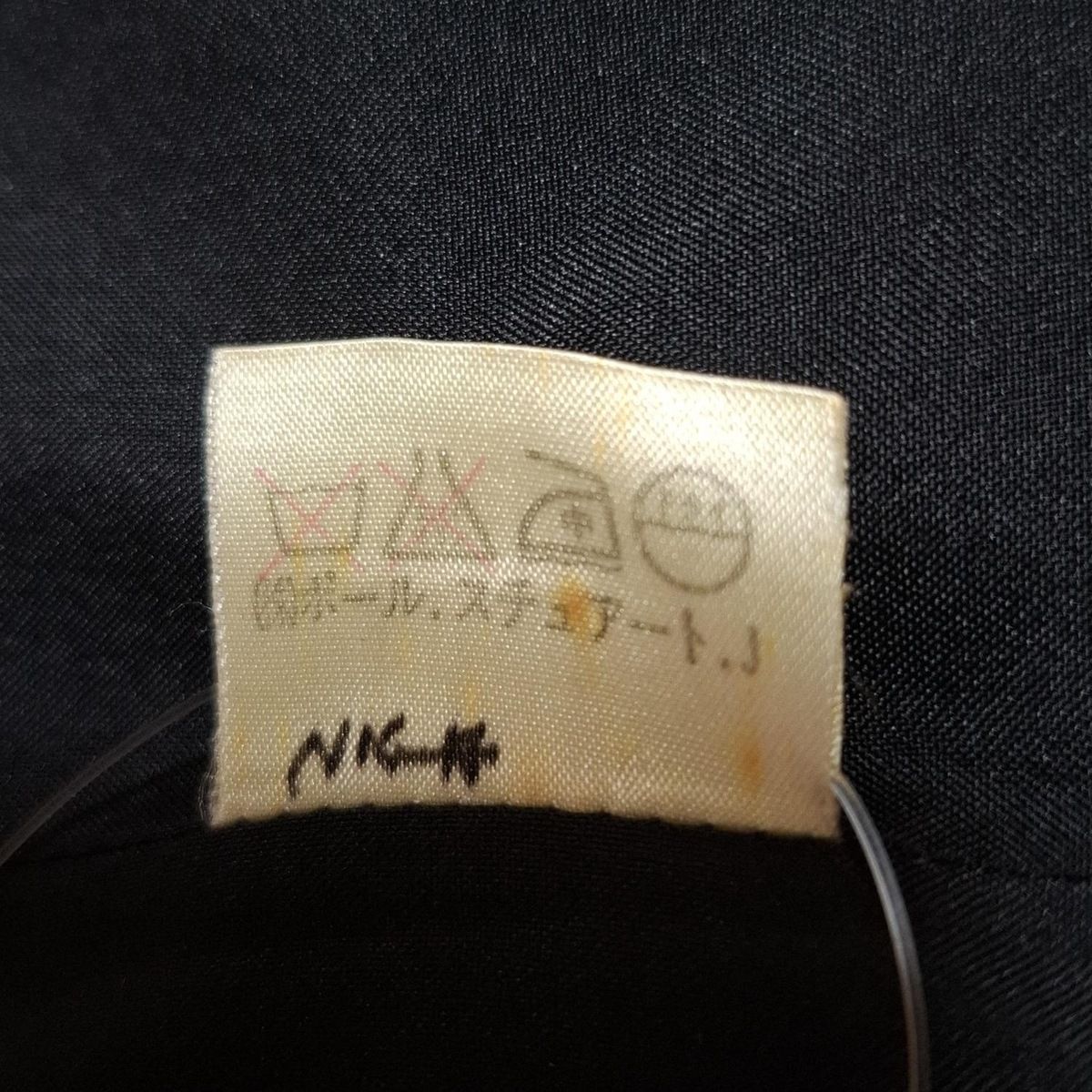 - 黒