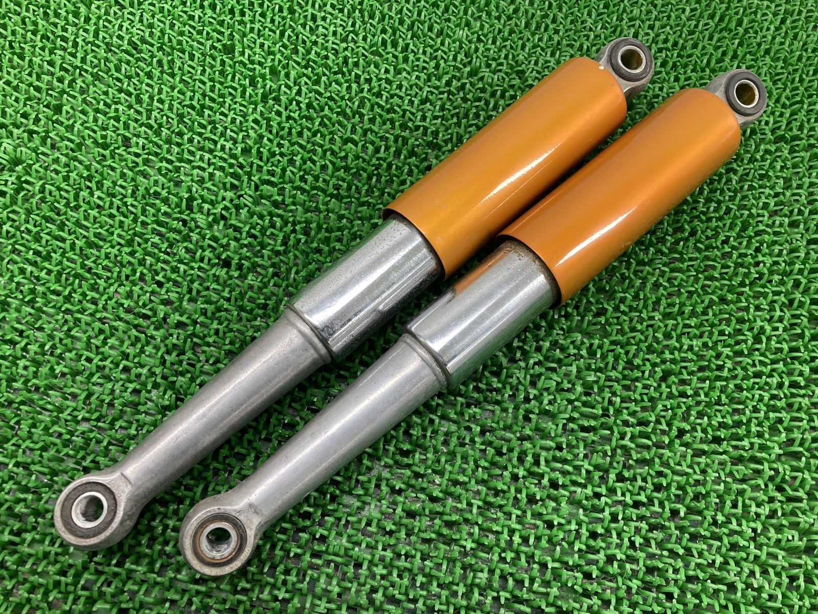 ダックス50 リアサスペンション 左右 ゴールド ホンダ 純正 中古 ST50-13 DAX50EXPORT エクスポキャンディゴールド リアショック 品薄