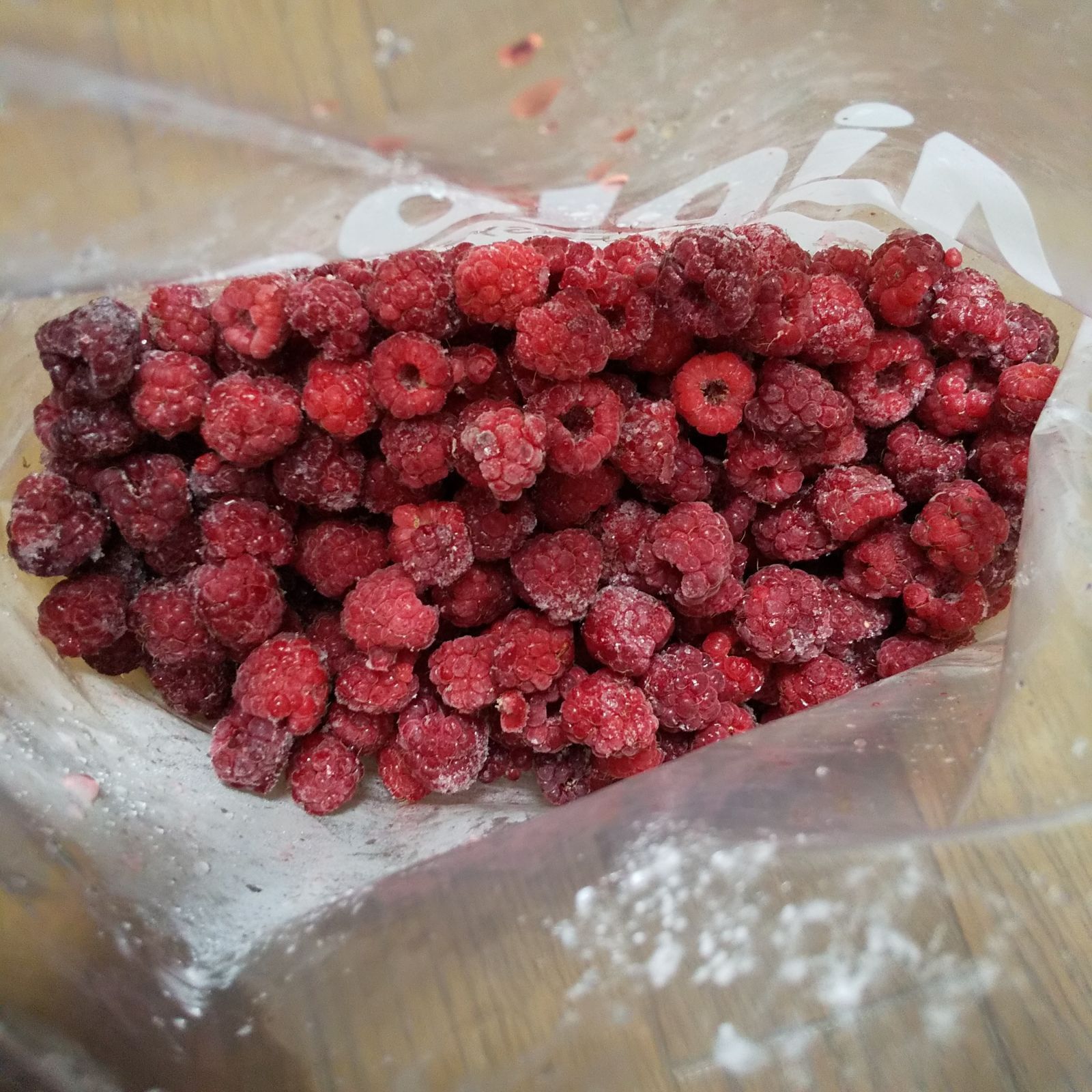 メルカリshops ラズベリー 木苺 約１ 冷凍発送 無農薬