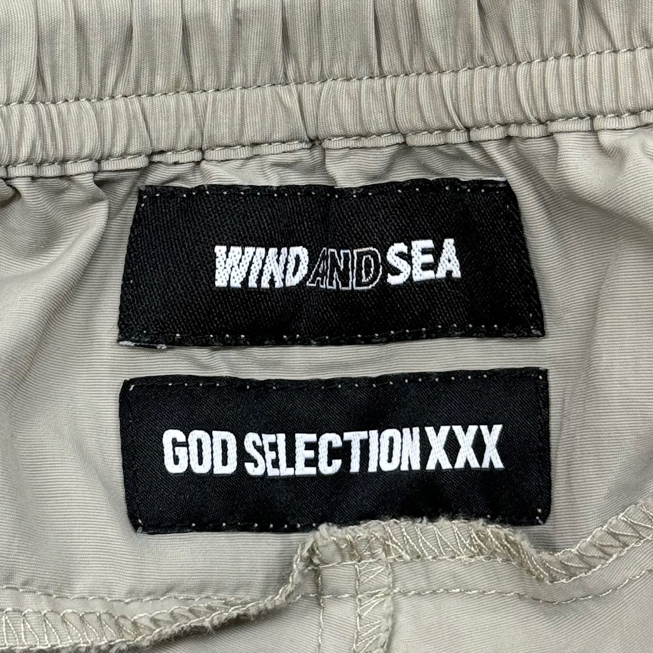 WIND AND SEA × GOD SELECTION XXX 21SS ナイロンパンツ イージーパンツ ウィンダンシー ゴッドセレクショントリプルエックス  コラボ WDS-XXX-SP-02 ベージュ系 M 73400A5 - メルカリ