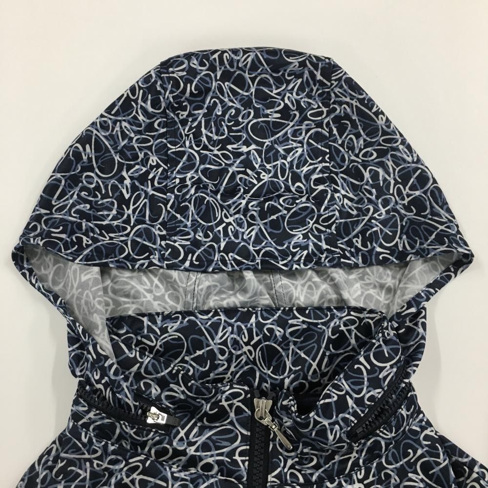ゾーイ ジャケットブルゾン ネイビー×白 総柄 胸元ロゴ フード収 ゾーイ ジャケットブルゾン ネイビー×白 総柄 胸元ロゴ フード収