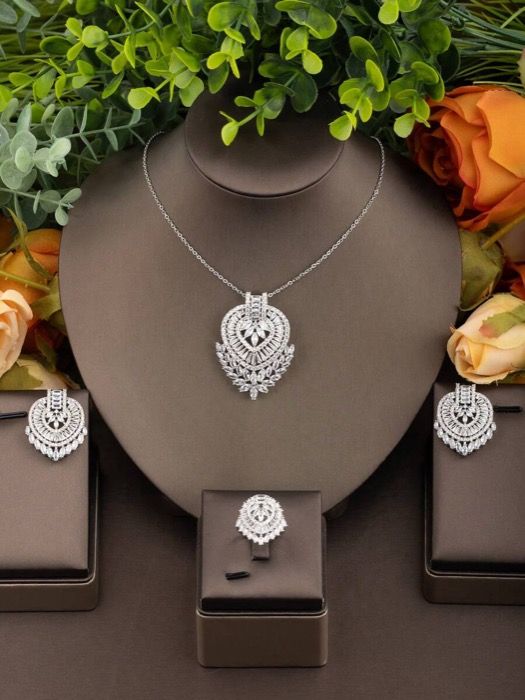 ジュエリー レディース セット 1セット クラシック キュービックジルコニア 花柄フープデザイン ペンダントネックレス ピアス リングセット 女性のパーティー用 ギフトボックス無し