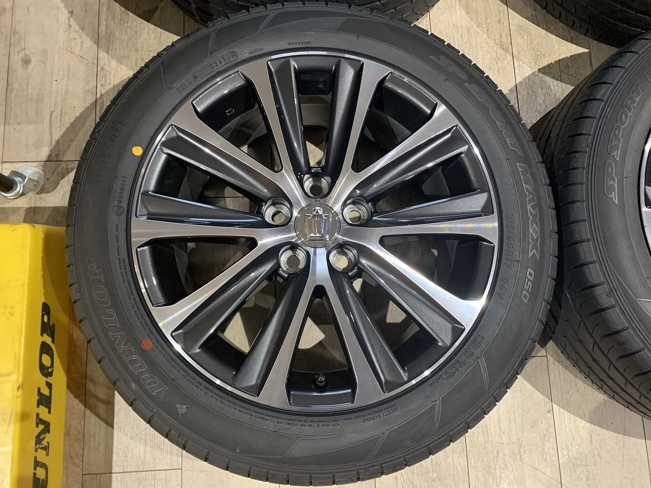 ★トヨタクラウン純正★ホイール タイヤセット 17×7 1/2J 215/55R17 94Q ダンロップ WINTERMAXX 22年製造 バランス調整済 #12Z1644b39 アイスナビ 7 トヨタ TOYOTA クラウン 純正 ホイール 17インチ 2022年