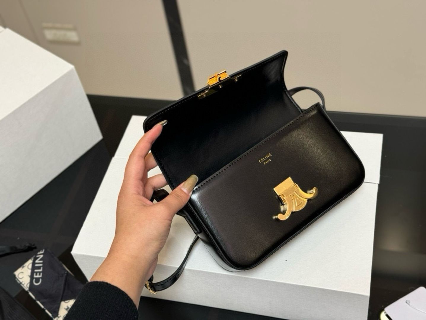 セリーヌ キュイール トリオンフ アンダーアームバッグ Celine] アンダーアームバッグ トリオンフデザイン - 専用
