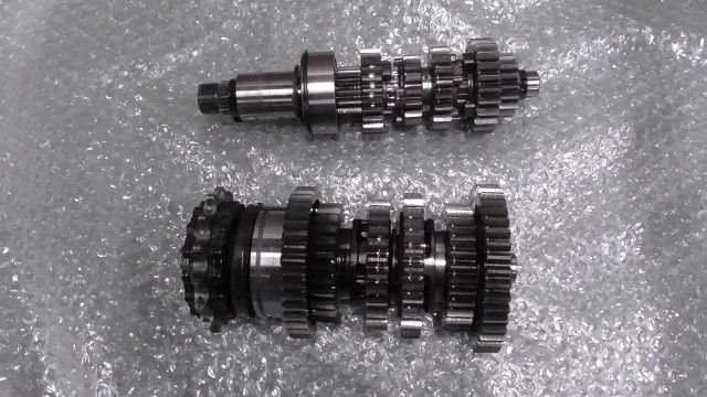 CB400SF VTEC REVO NC42 の トランスミッション 1760583127