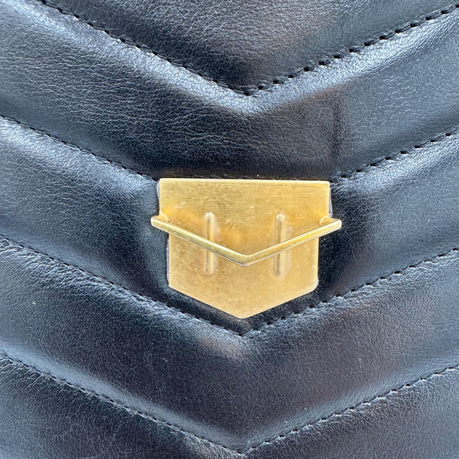 CHANEL シェブロン