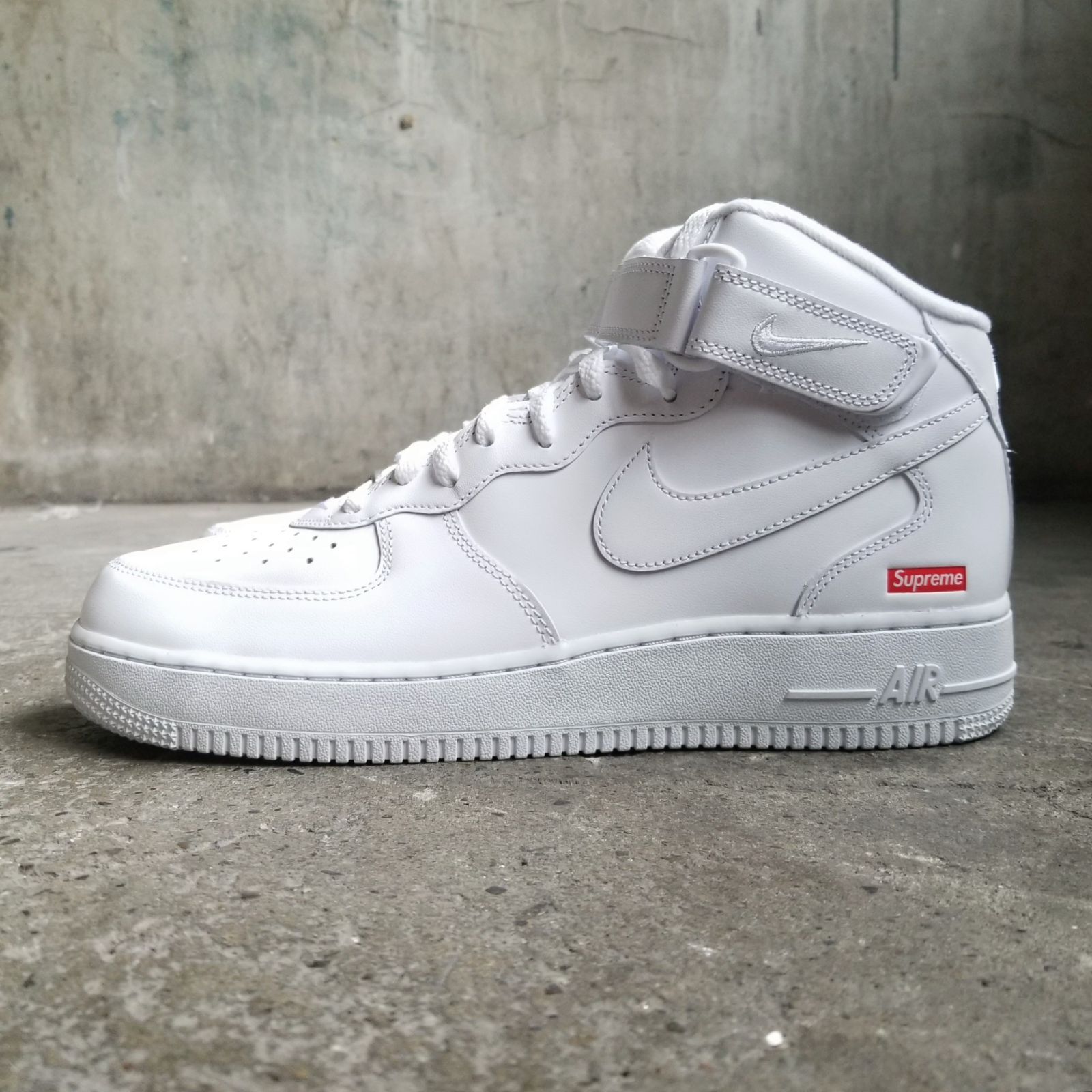 Supreme × NIKE AIR FORCE 1 MID SP 