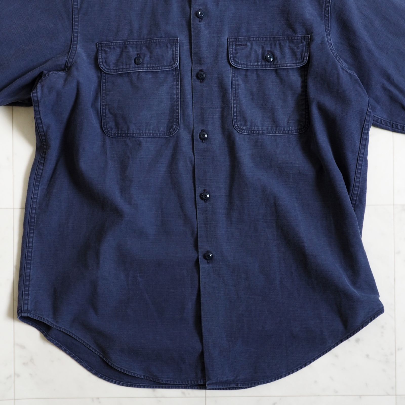 【IENA別注】マディソンブルー ハンプトン バックサテンシャツ 01 ネイビー IENA別注】マディソンブルー ハンプトン バックサテンシャツ 01