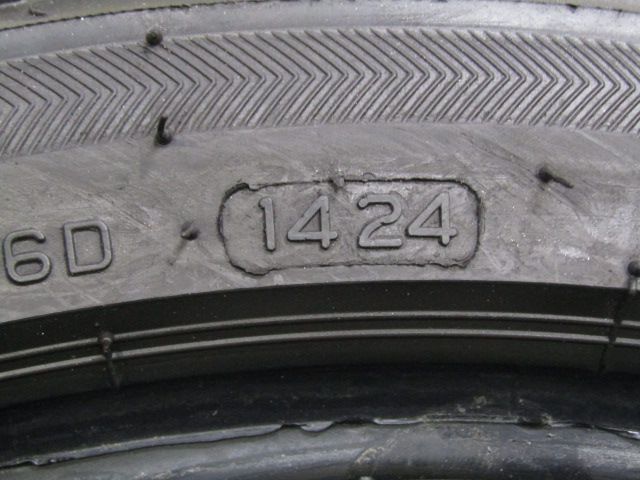 225 40R18