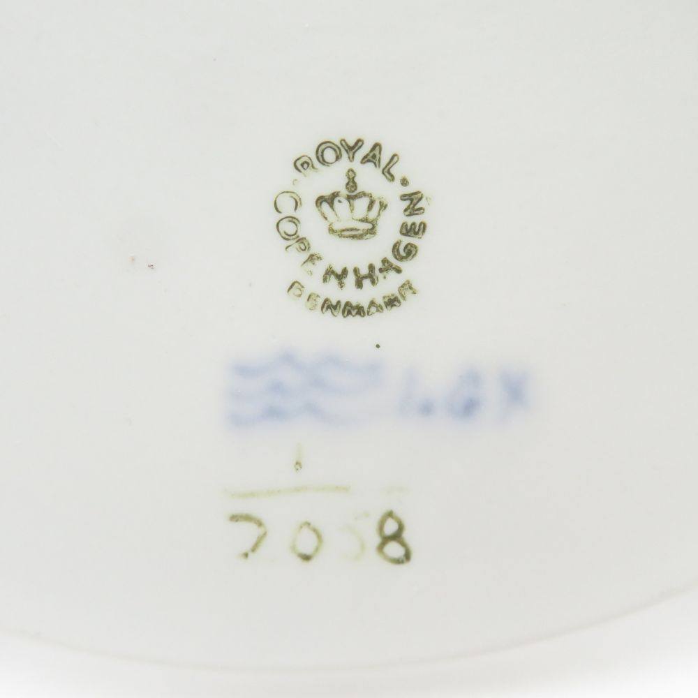 【送料無料】 ROYAL COPENHAGEN ロイヤルコペンハーゲン ブルーフルーテッドプレイン 2058 カッティングボード 丸型トレイ プレート テーブルソーサー SU12509J2