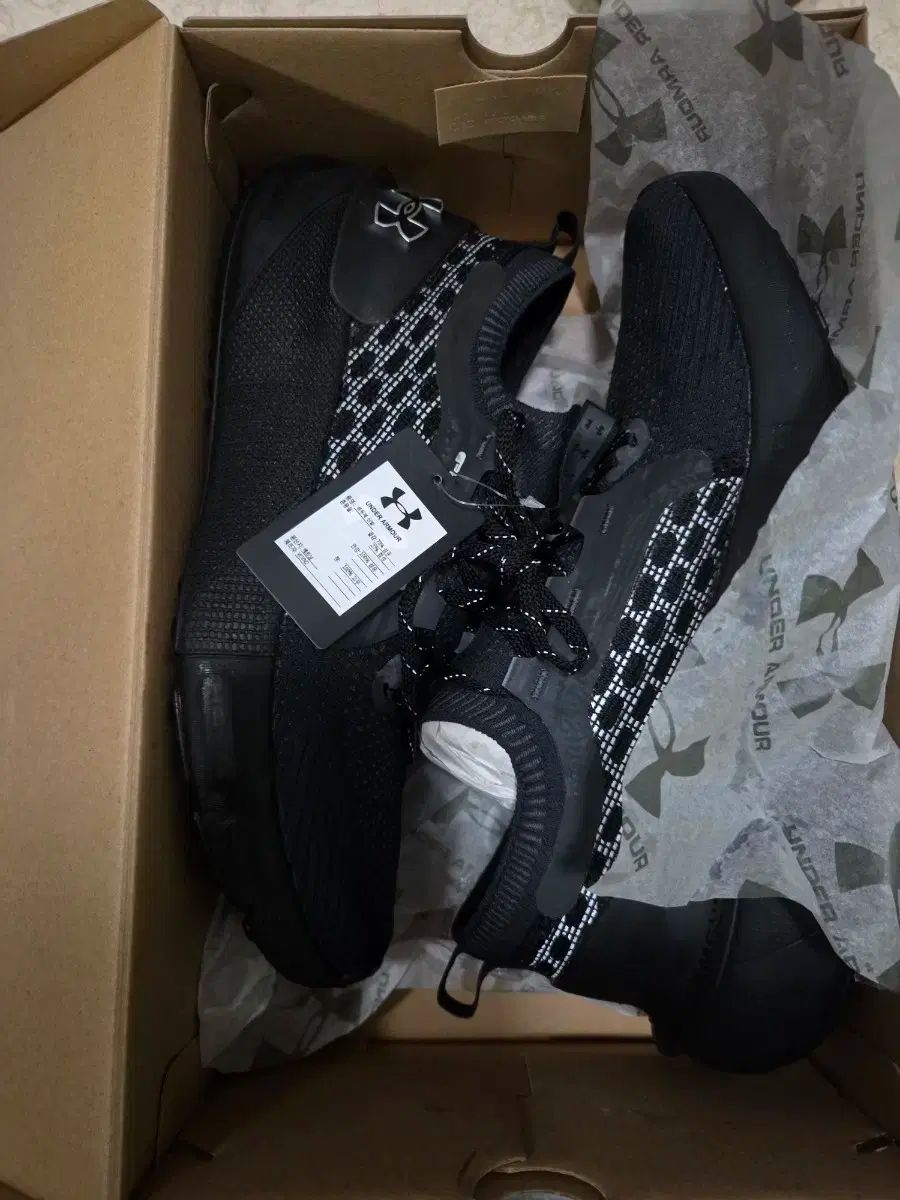 UNDER ARMOUR アンダーアーマー ホバー ファントム3 オールブラック ランニングシューズ 280