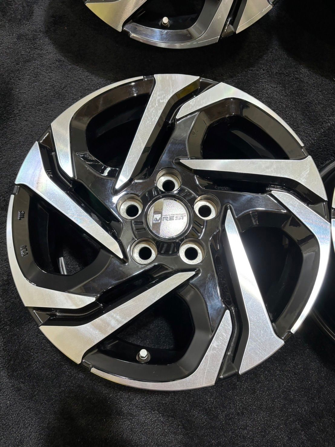 程度良好品】トヨタ ヤリスクロス（純正OP） モデリスタ WREST GN1