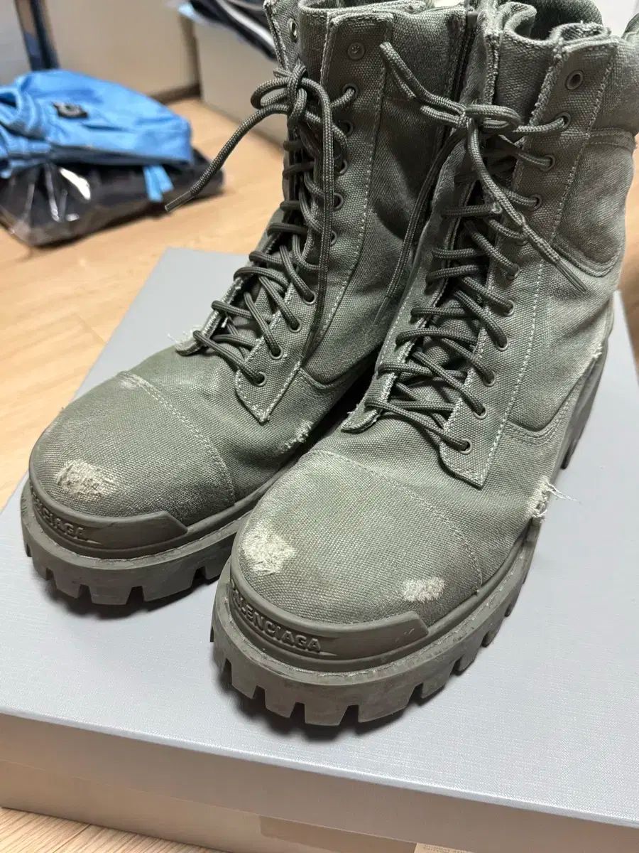 41 BALENCIAGA バレンシアガ コンバット ストライク ブーツ カーキ