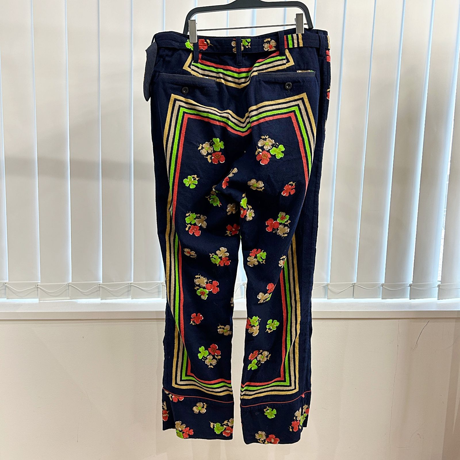 値下げ✳︎sacai サカイ フローラルプリント パンツ - メルカリ