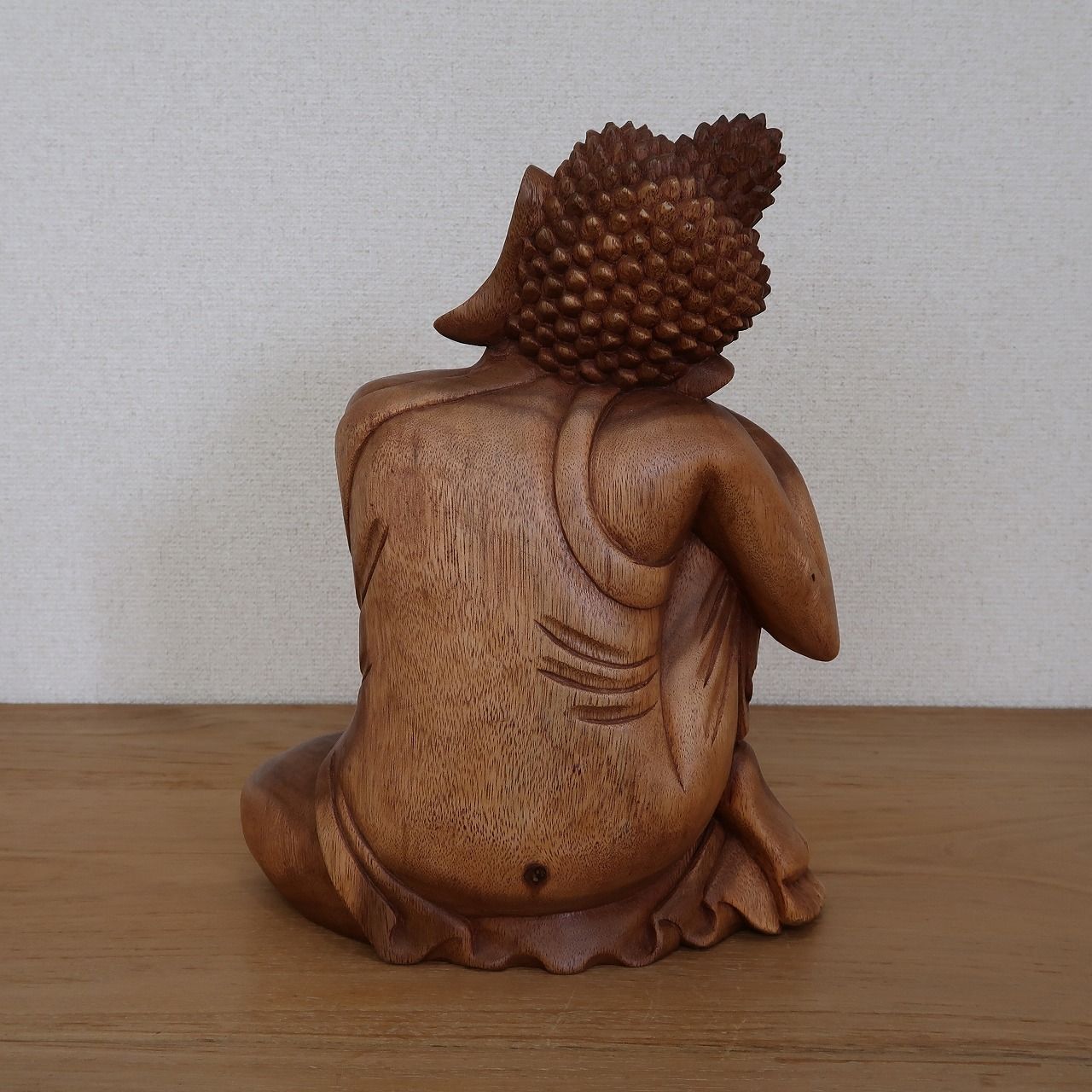 ブッダの木彫り リラックスブッダ 30cm 座像 スワール無垢材 木製仏像