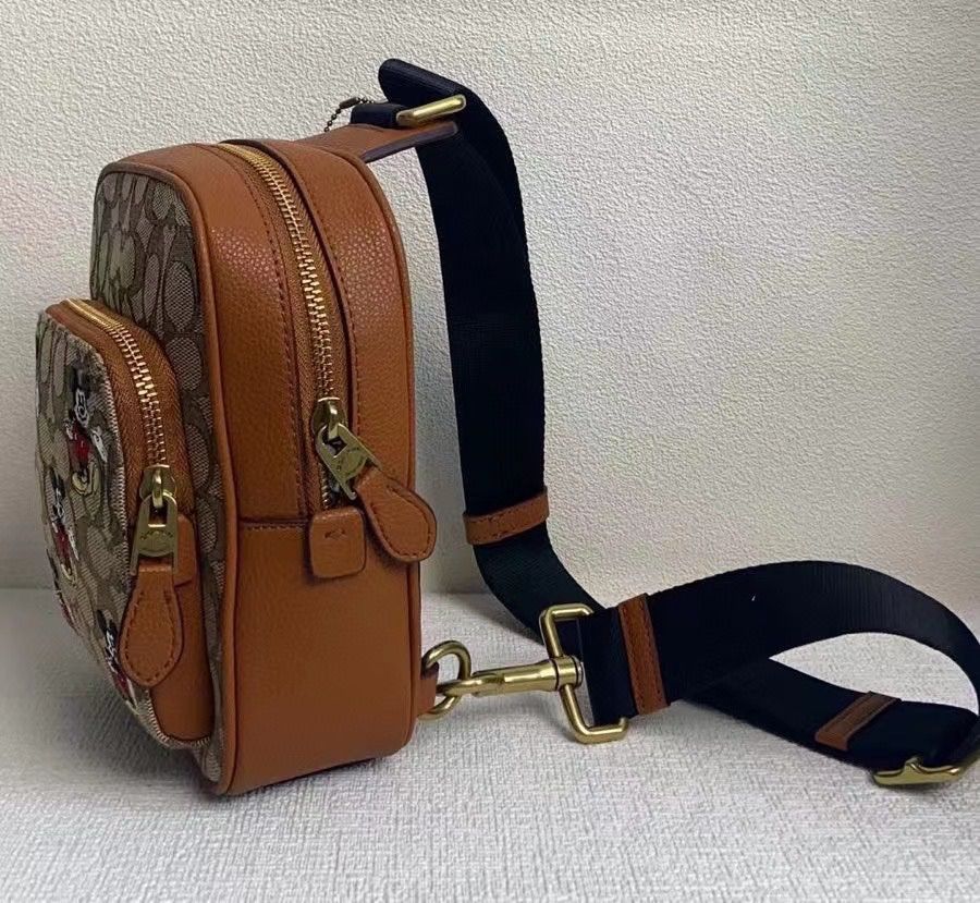 コーチ×ディズニーコ ラボボディバックCOACH CM721 アウトレット品