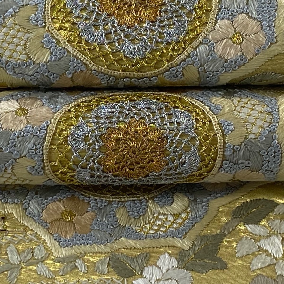 豪華な金色刺繍の袋帯　新品　未使用品 汕頭刺繍】 特選引箔手刺繍袋帯 ≪御仕立て上がり・中古美品