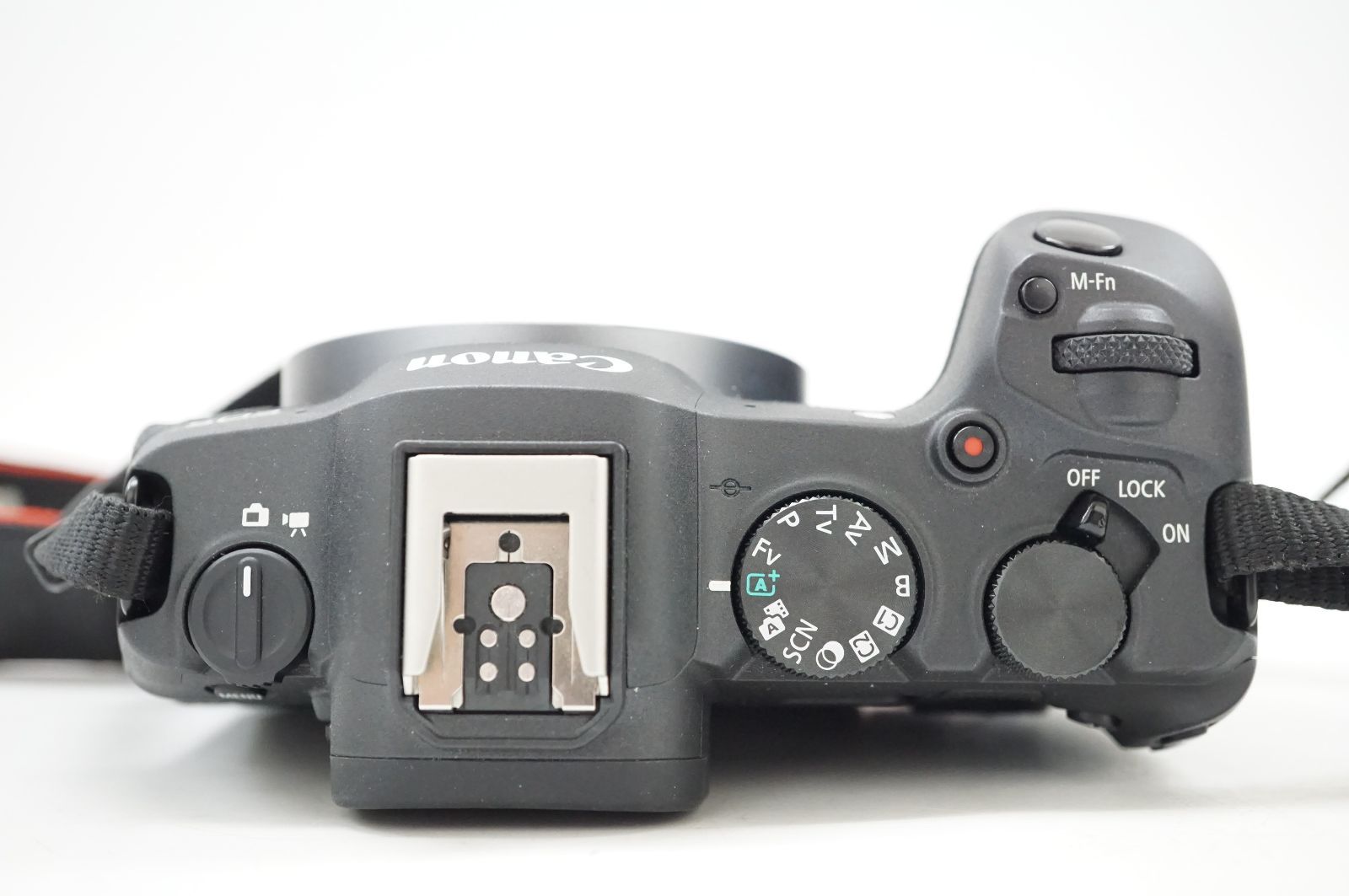 EOS R8