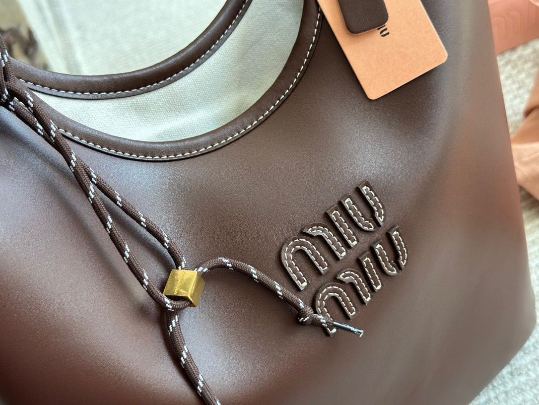 今日特価】MiuMiu New Tote Bag ニュー トートバッグ - メルカリ
