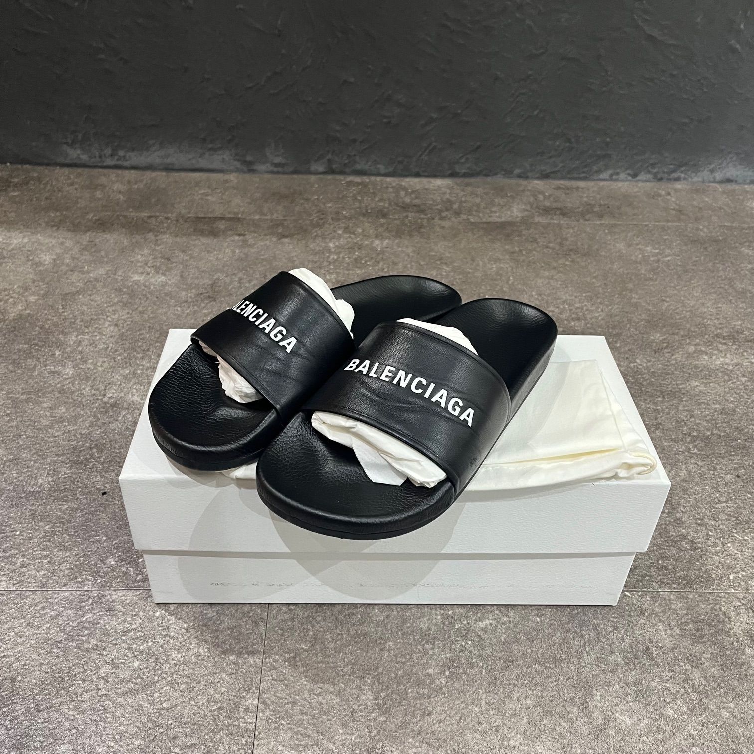 バレンシアガ シャワーサンダル 楽天市場】BALENCIAGA【バレンシアガ