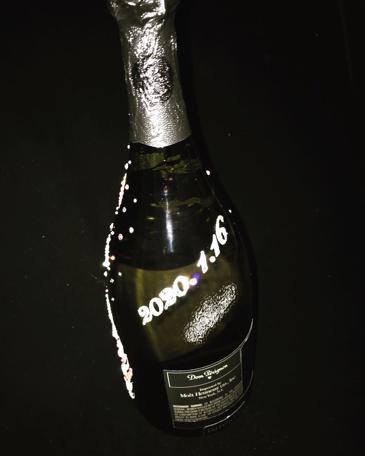 未開封2002ドンペリニョン★マクロスフロンティア★スワロフスキーデコレーション 未開封2002ドンペリニョン☆マクロスフロンティア☆スワロフスキー