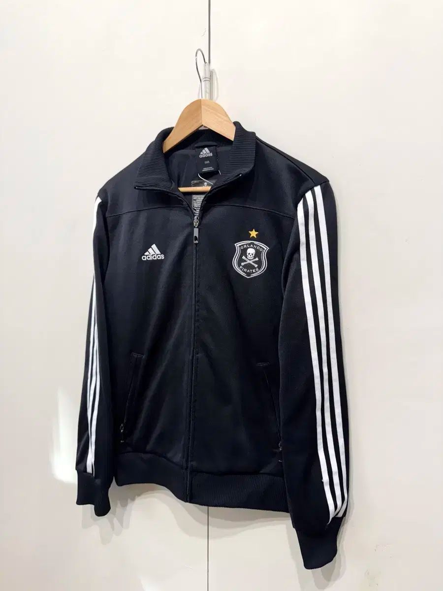 アディダス オール ランド パイレーツ スカル トラックジャージ