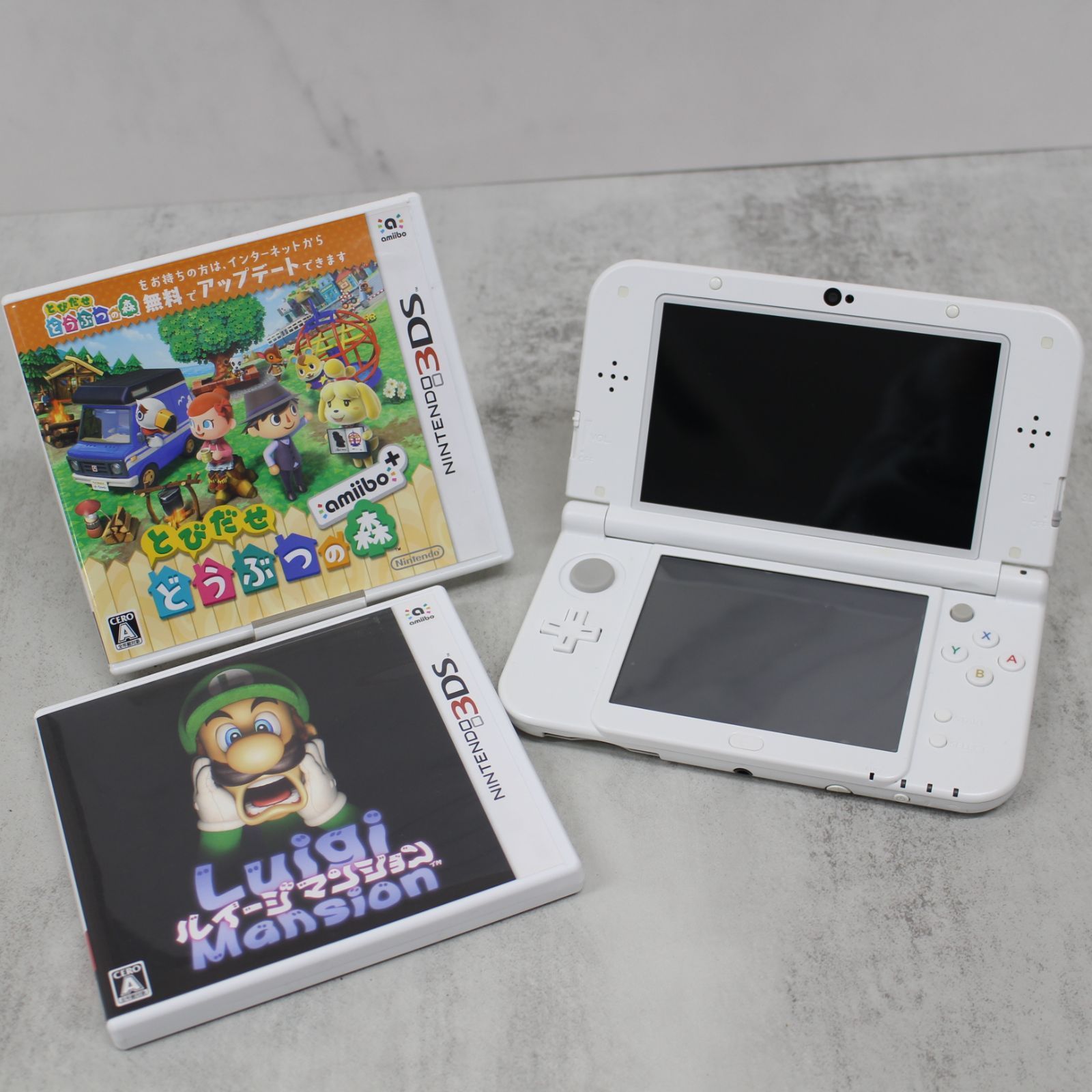 New 3DS ホワイト【どうぶつの森・アダプタ付き】-