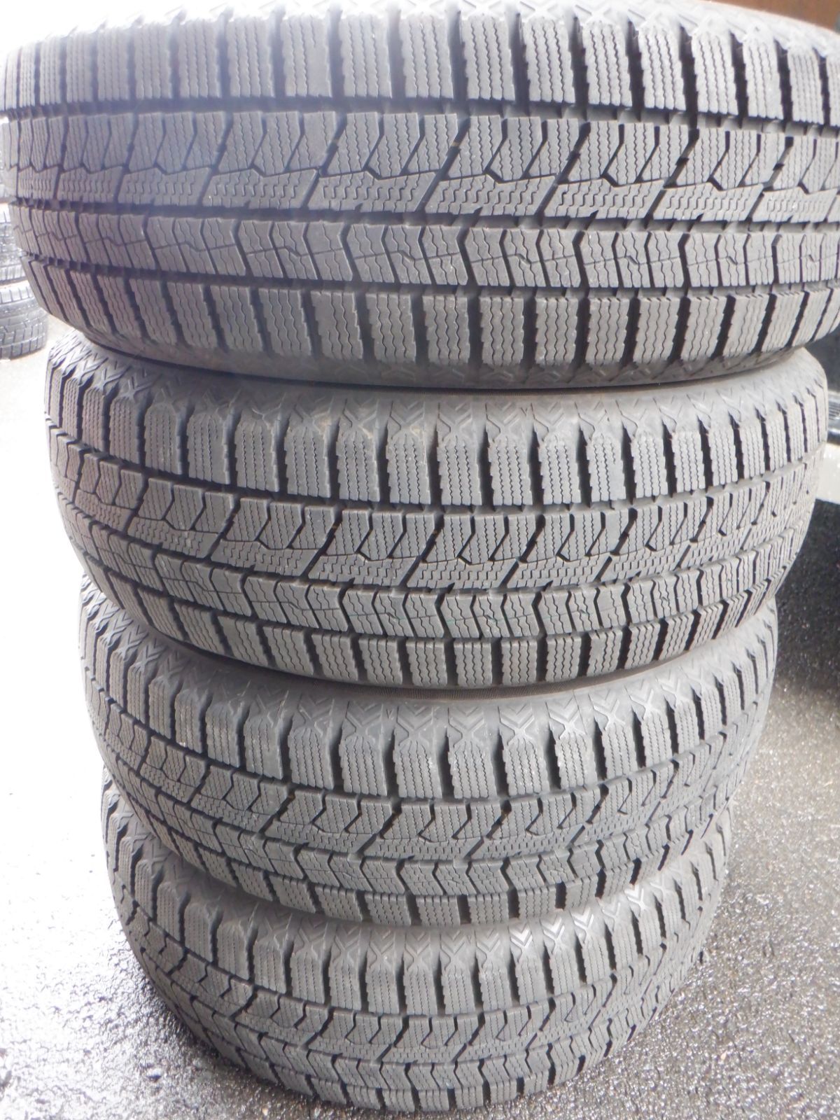 185/60R15 スタッドレス4本セット　バリ山　フォルクスワーゲン　VW ポロ　ゴルフ　6rc 純正ホイール　GTi グッドイヤー　アイスナビゼア2