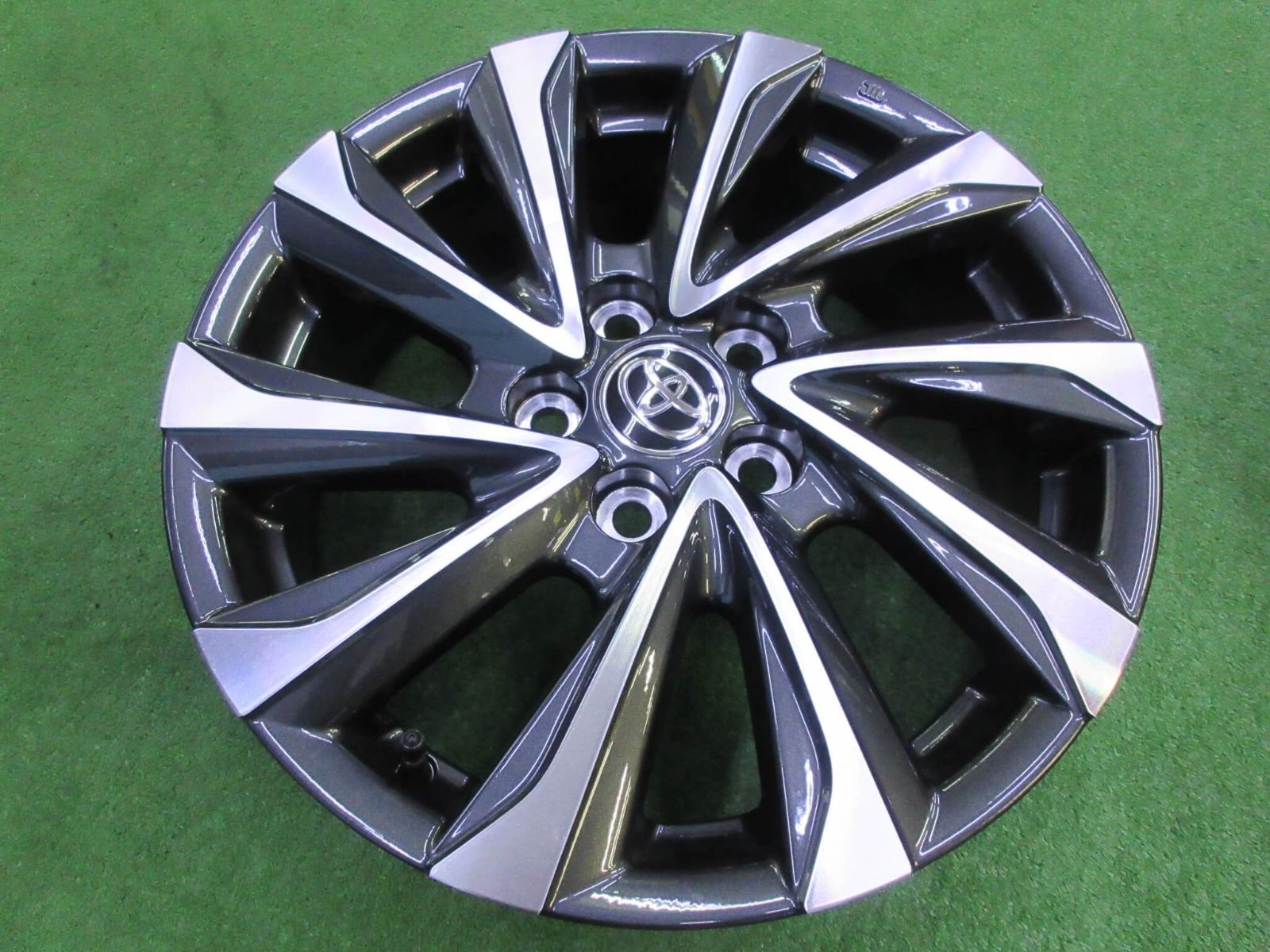 新車外しの為程度良好です♪