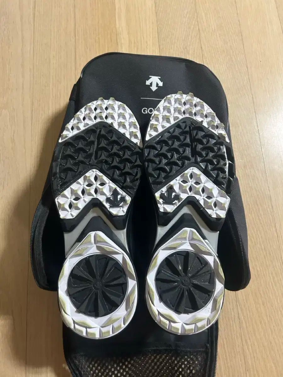 DESCENTE ゴルフシューズ アークメント プロ 黒 265mm