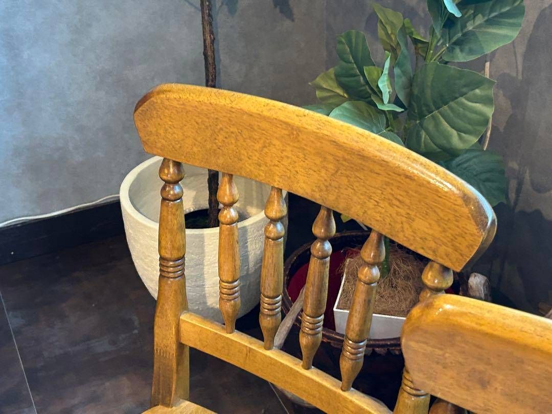 レトロ 無垢材で作られたしっかりとしたダイニングチェア 天然木