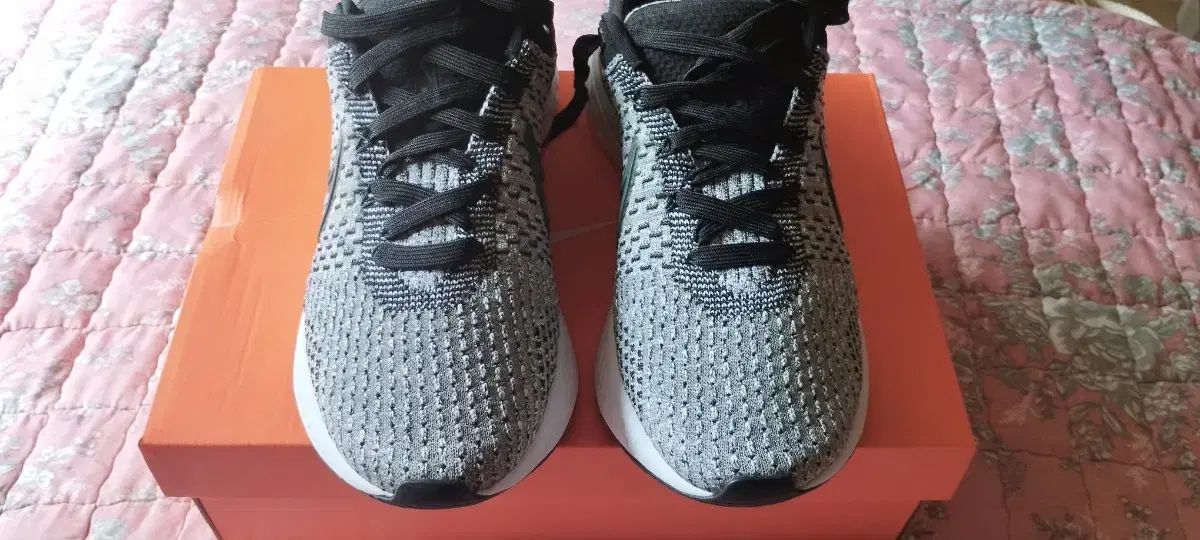 NIKE リアクト INFINITE インフィニット RUN FK3 未着用 280mm OLIVEOS_COM_TR