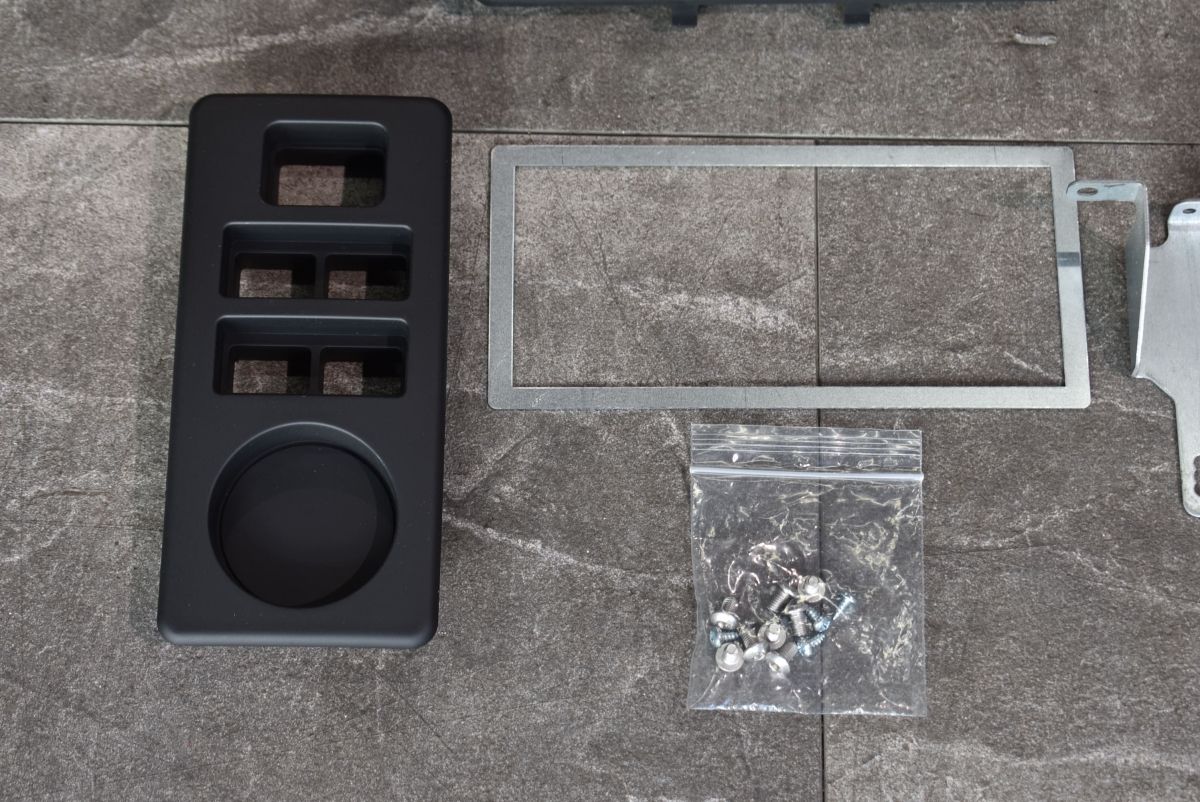 即決品 ランドローバー ディフェンダー 用 2DIN ナビパネル 取り付けキット BRIGHTFACE_UK