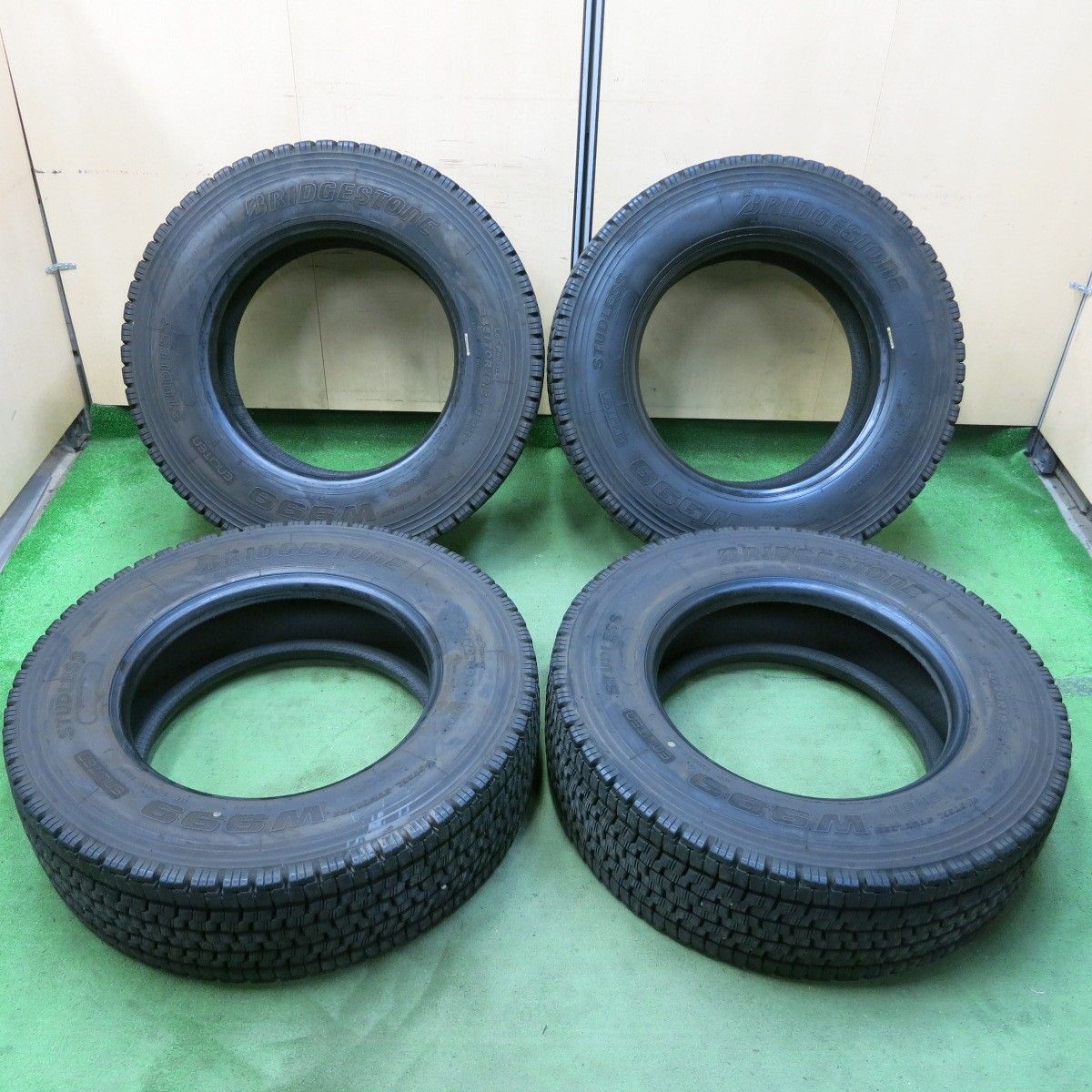 スタッドレス